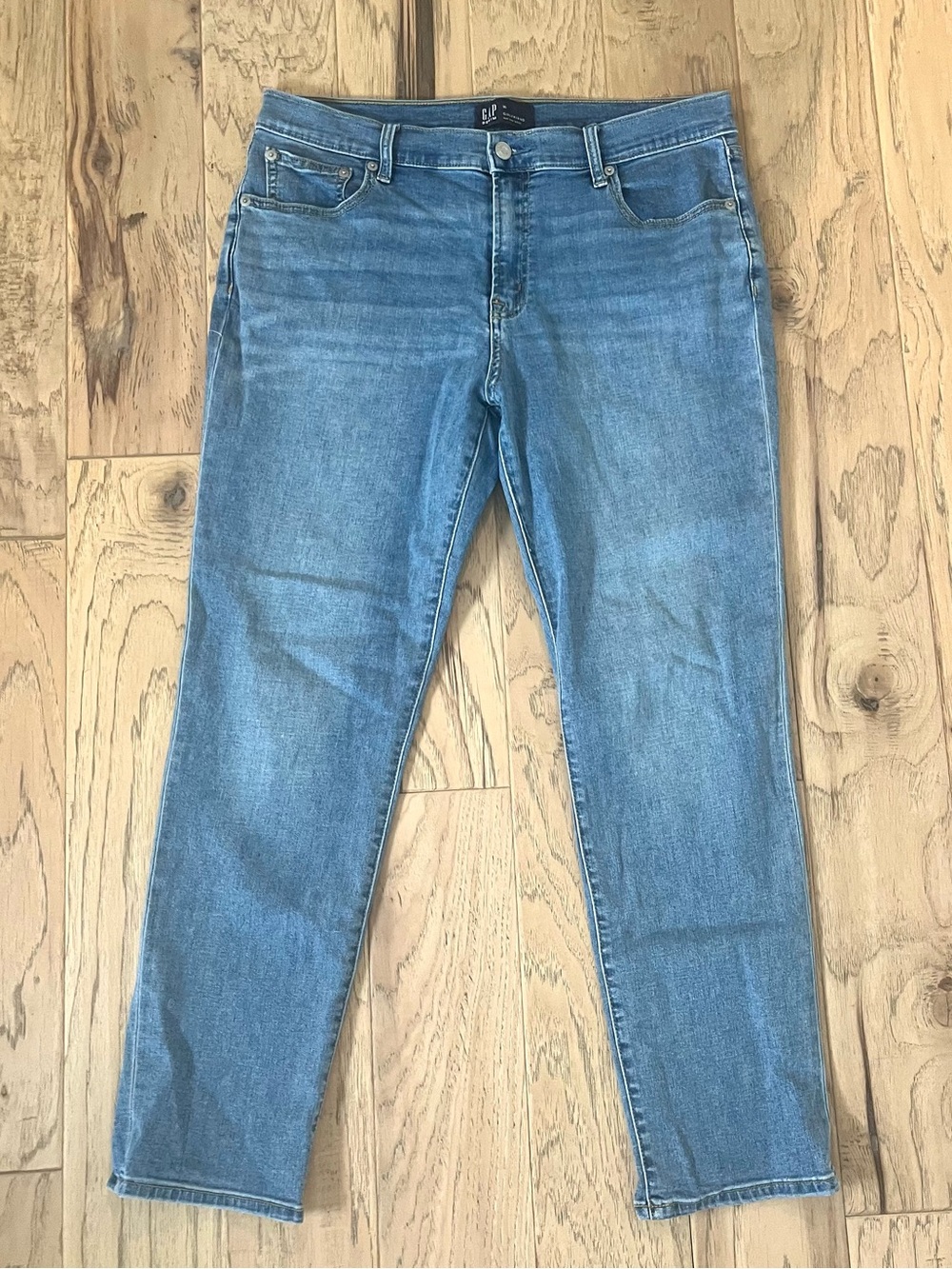 GAP Light Blue Girlfriend Cut Jeans, size 30
